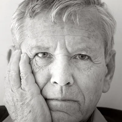 Amos Oz