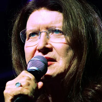 Deirdre English