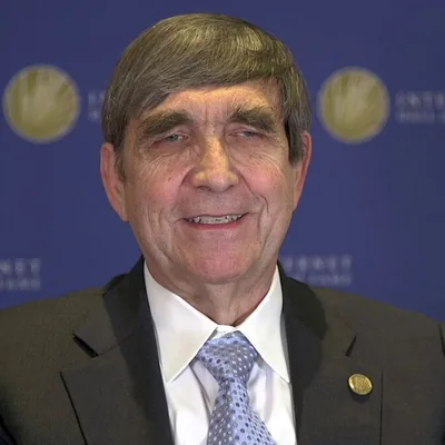 Douglas Comer