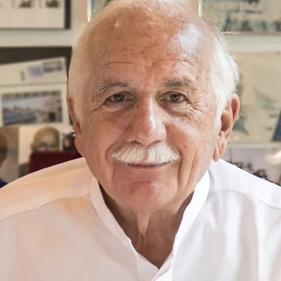 Moshe Safdie