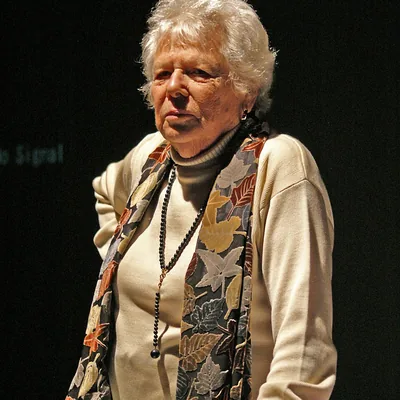 Naomi Rosenblum