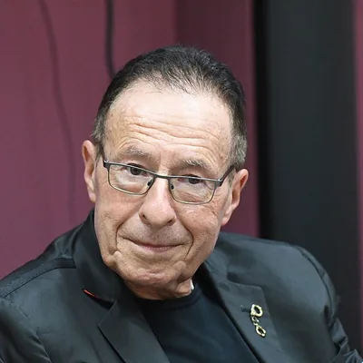 Peter James