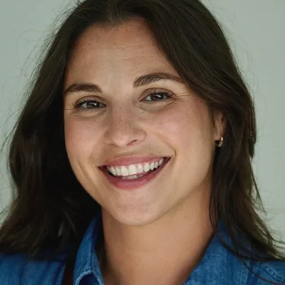 Victoria Aveyard